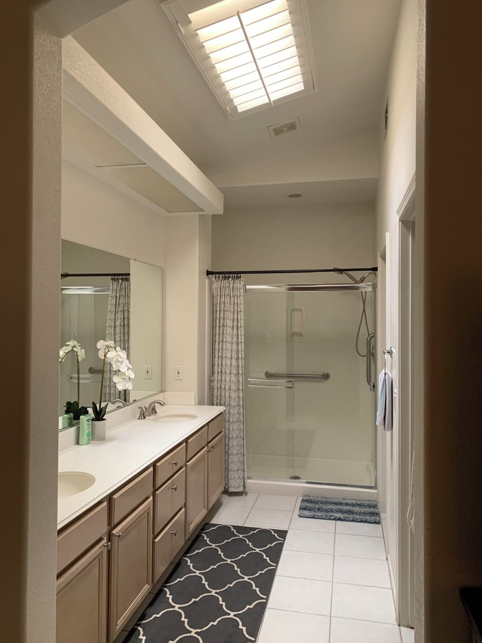 King suite bathroom 