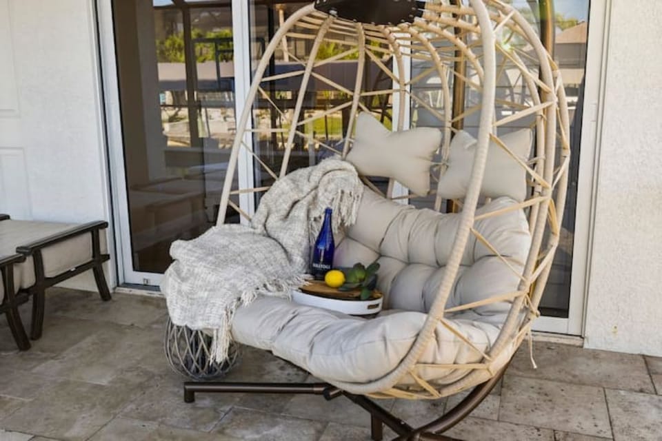 Double seated cozy hammock for your relaxation