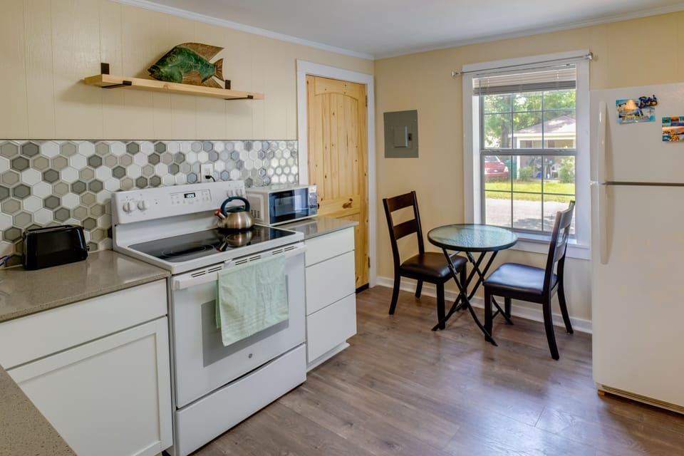 Kitchen | Main Level | Toaster | Cooking Basics