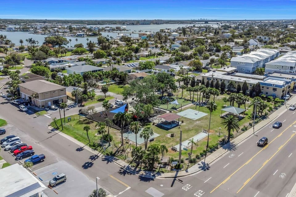 2 Minute Stroll to Redington Beach Town Park