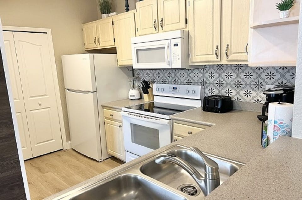 Microwave, Stove, Coffee Maker, Toaster, Pots, Pans and so much more........