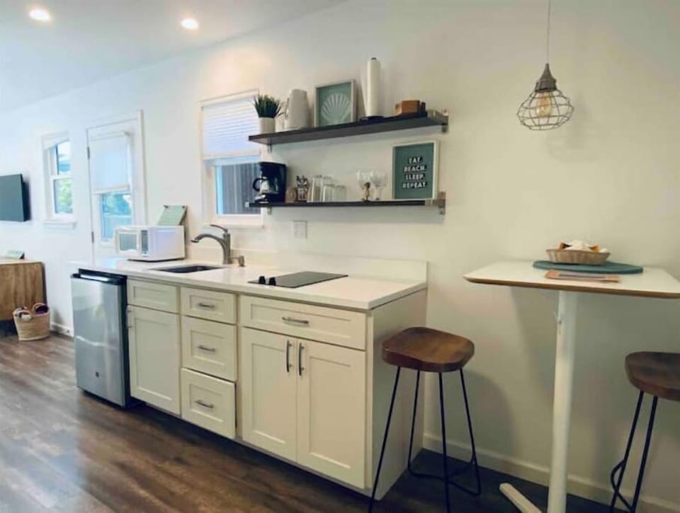 Small kitchenette is fully equipped.