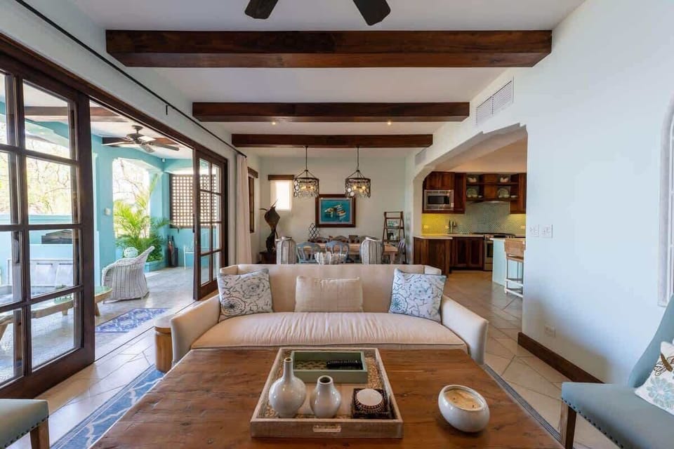 Spacious living area, sectional sofa