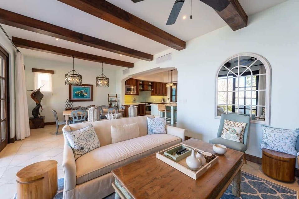 Spacious living area, sectional sofa