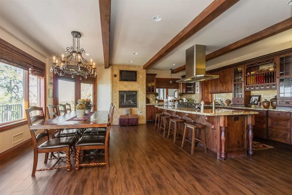 Main floor kitchen