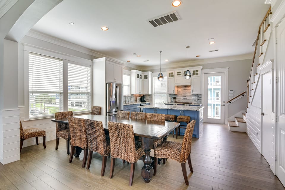 Dining Area | Dishware Provided | Main Level