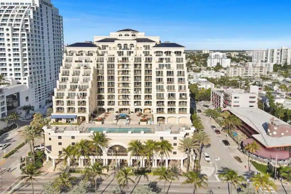 Atlantic Resort - Front view