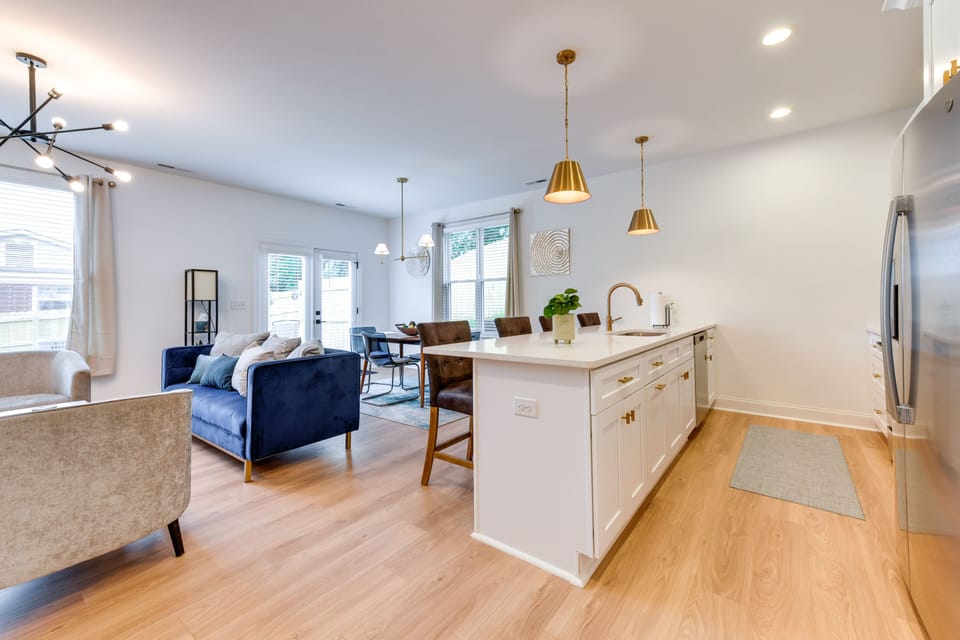 Kitchen | 1st Floor | Ice Maker | Coffee Maker | Blender | Cooking Basics