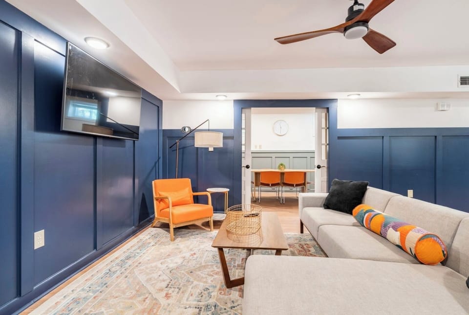 Imagine yourself in this room. So vibrant and cozy.

RESERVE NOW!