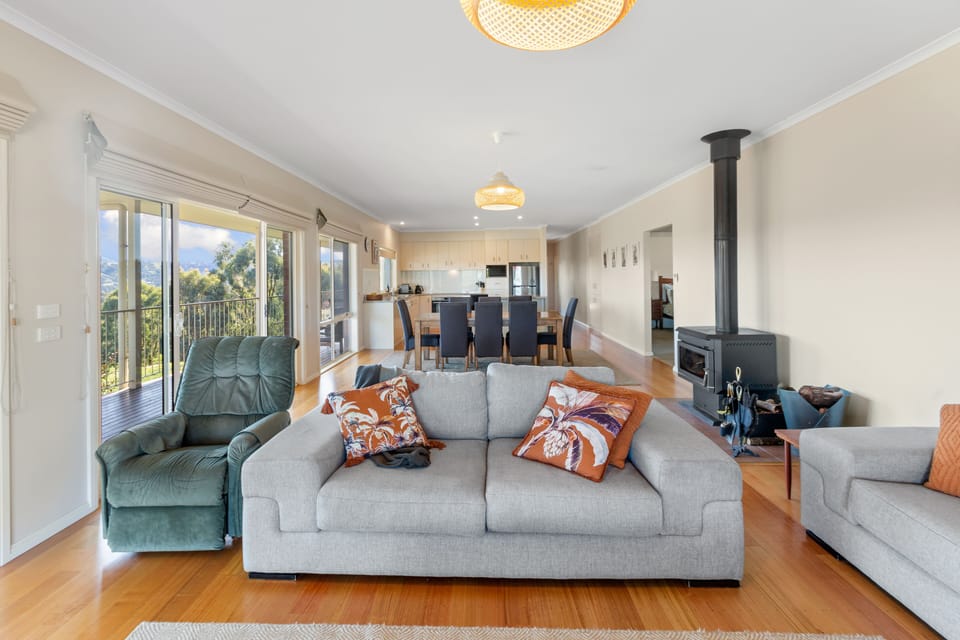 Lounge room. 
