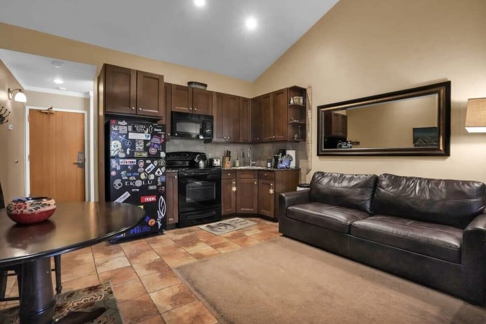 The intimate layout of the studio makes for a comfortable and cozy stay during your time in Park City.