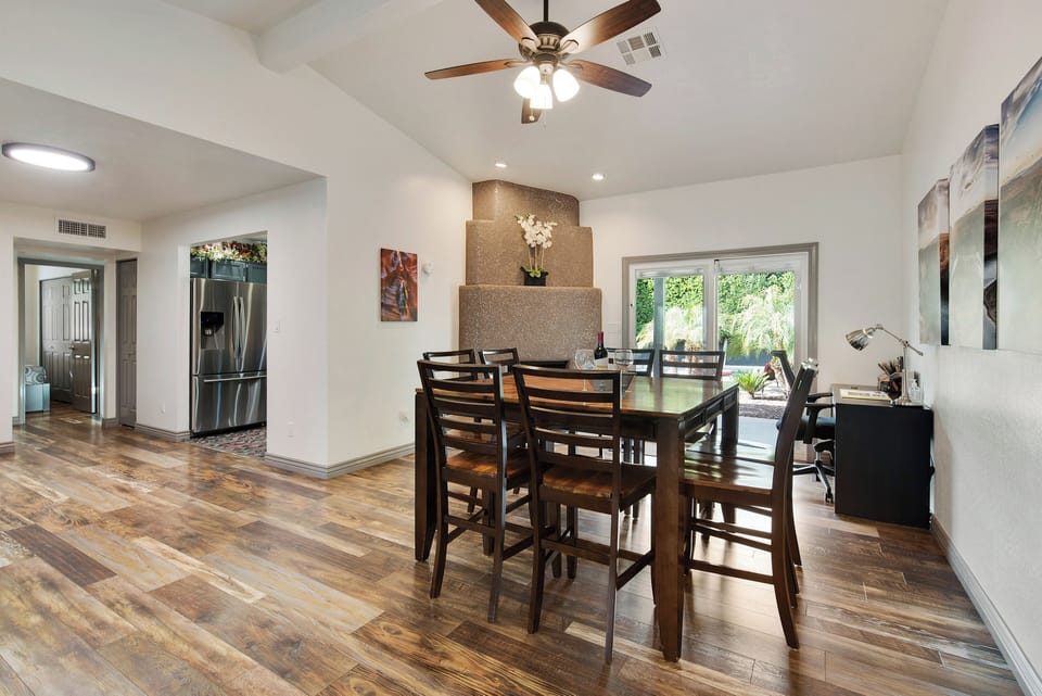 Dining Area and Desk 