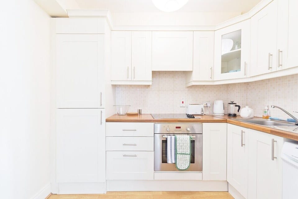 FULLY EQUIPPED KITCHEN FOR COOKING