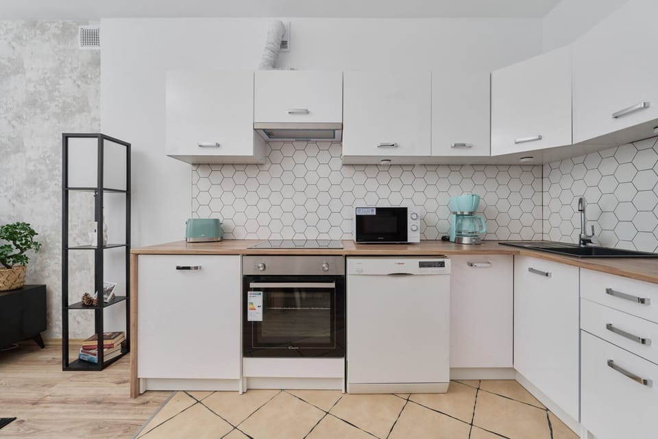 Fully equipped kitchenette. 