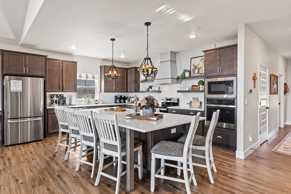 Beautiful fully stocked kitchen