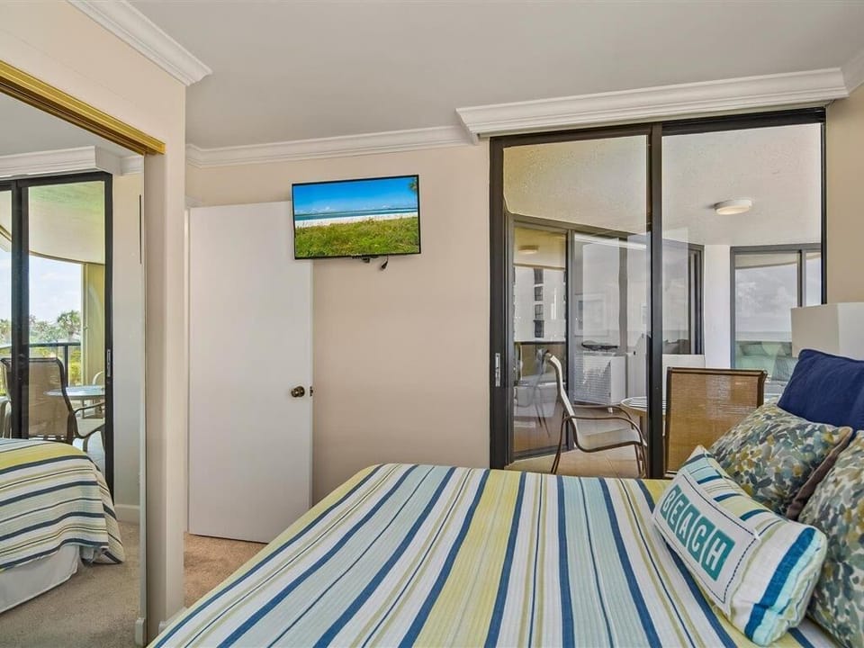 Guest Bedroom with balcony access