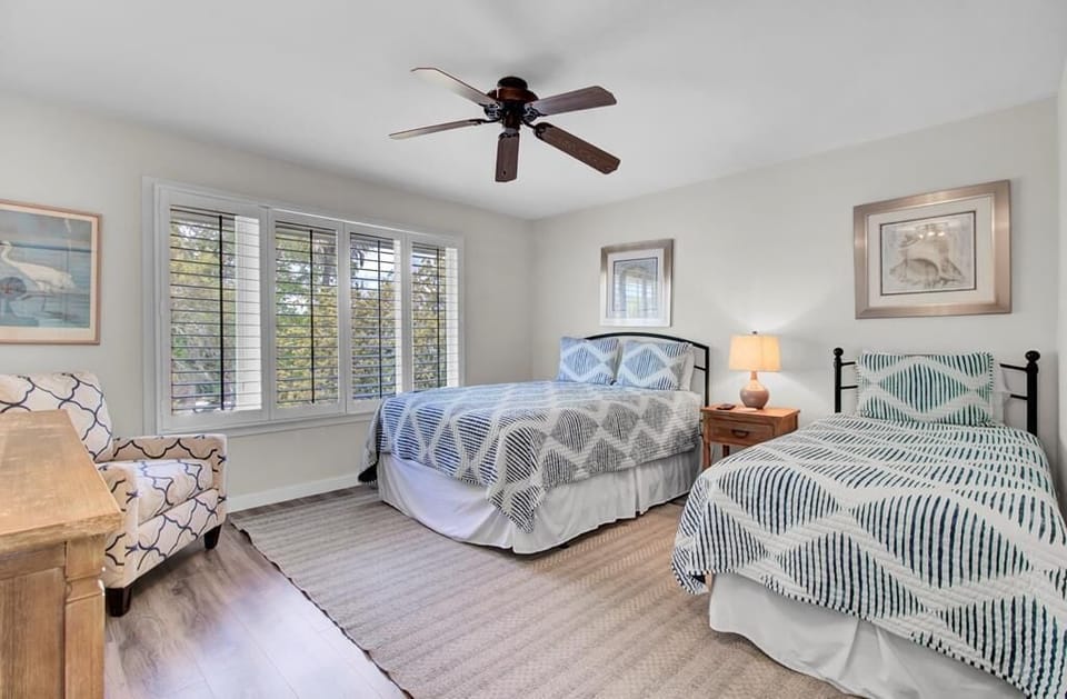 Queen+Twin Guest Bedroom with Bath, Lower Level