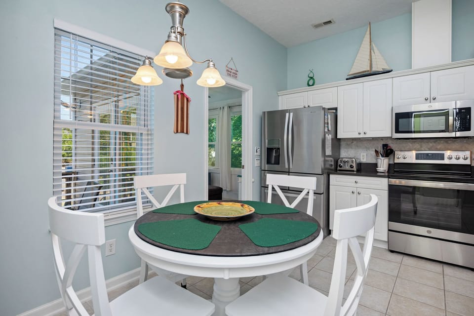 Eat-in Kitchen - East
