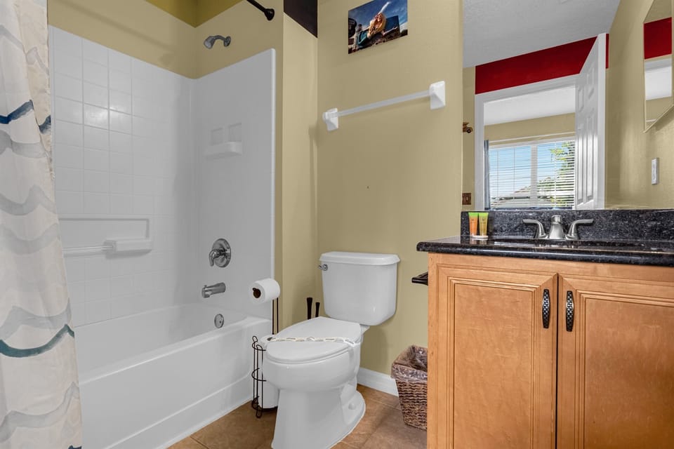 Full Bathroom En-Suite 2