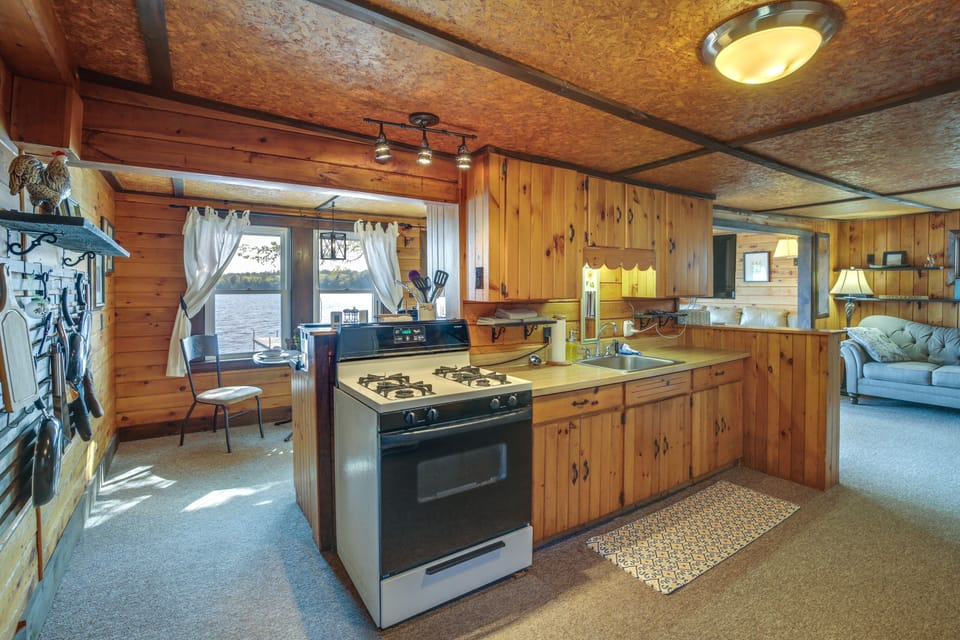 Kitchen | Equipped w/ Cooking Basics