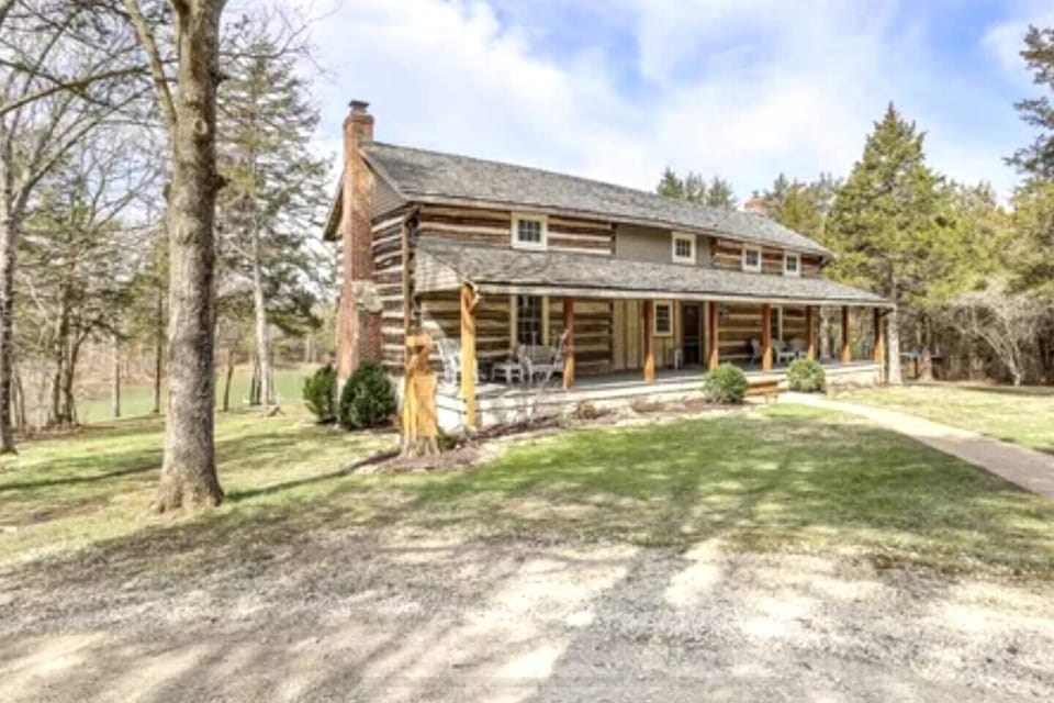 Hidden Lake Log Cabin