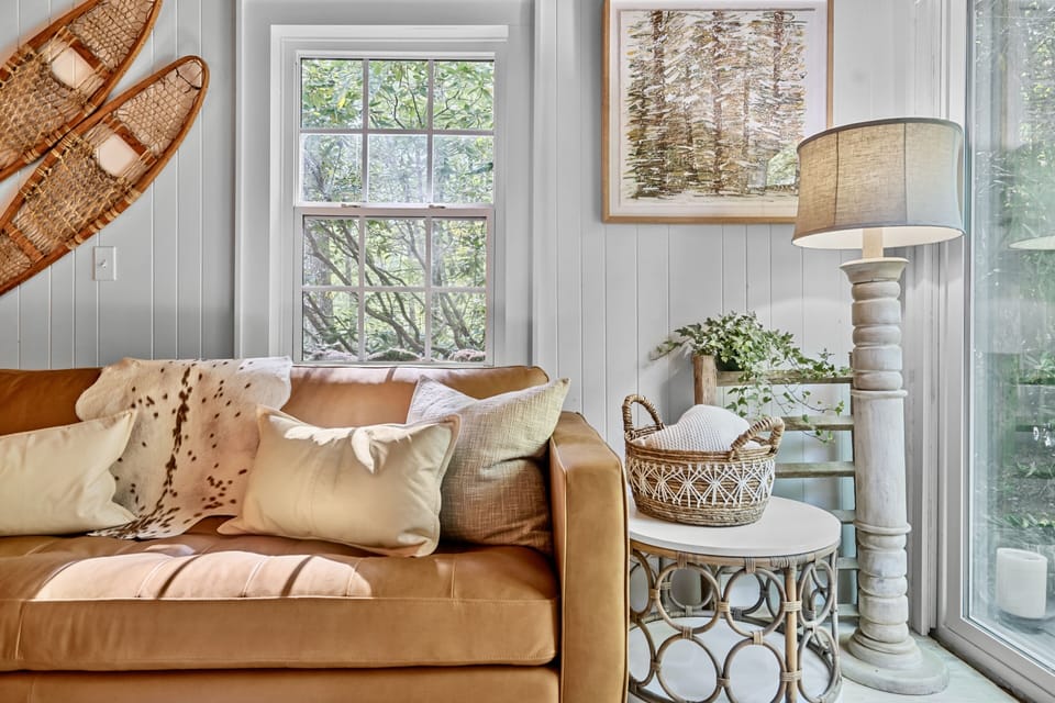 Welcome to Highlands Hytte, a Norwegian term for cozy cabin in nature.