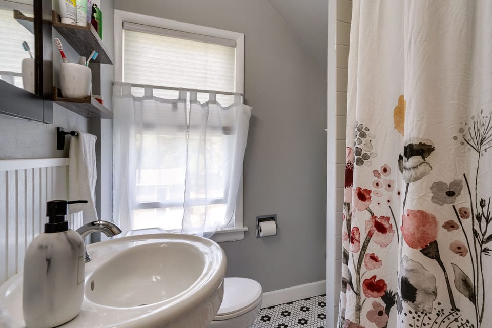 Full Bathroom | Complimentary Toiletries | Towels Provided | Hair Dryer