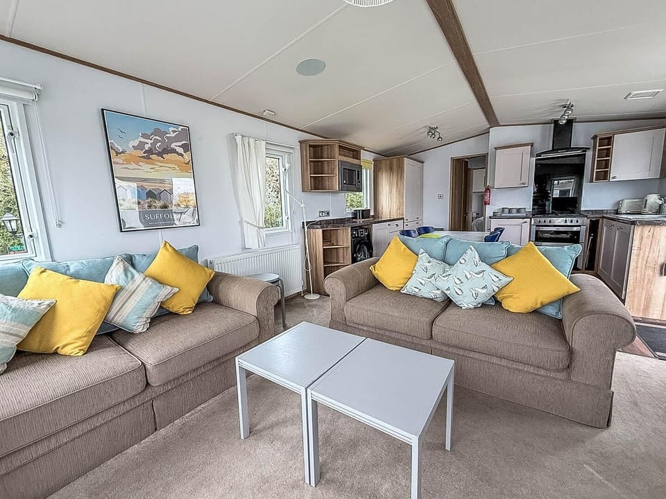 The base of this classic caravan is its wonderfully spacious open-plan lounge and dining area, designed for connection and comfort. Relax together after a day of adventure in the Suffolk countryside.