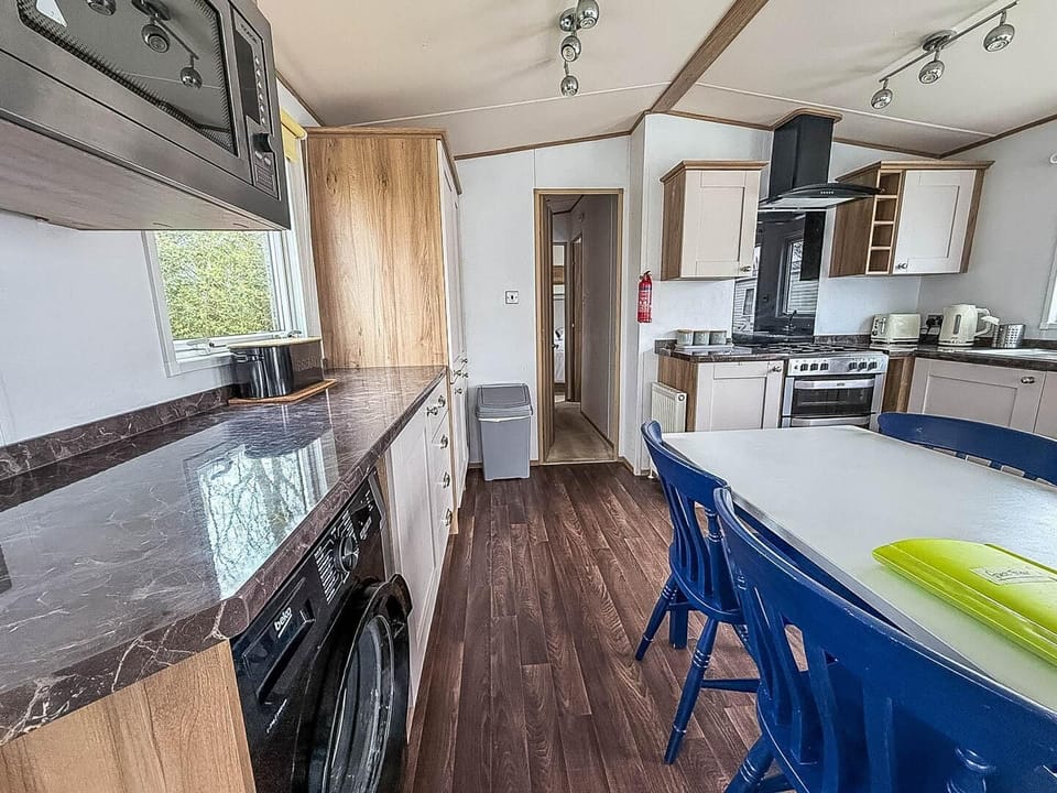 Prepare a delicious meal in the well-equipped kitchen without missing a moment of conversation.