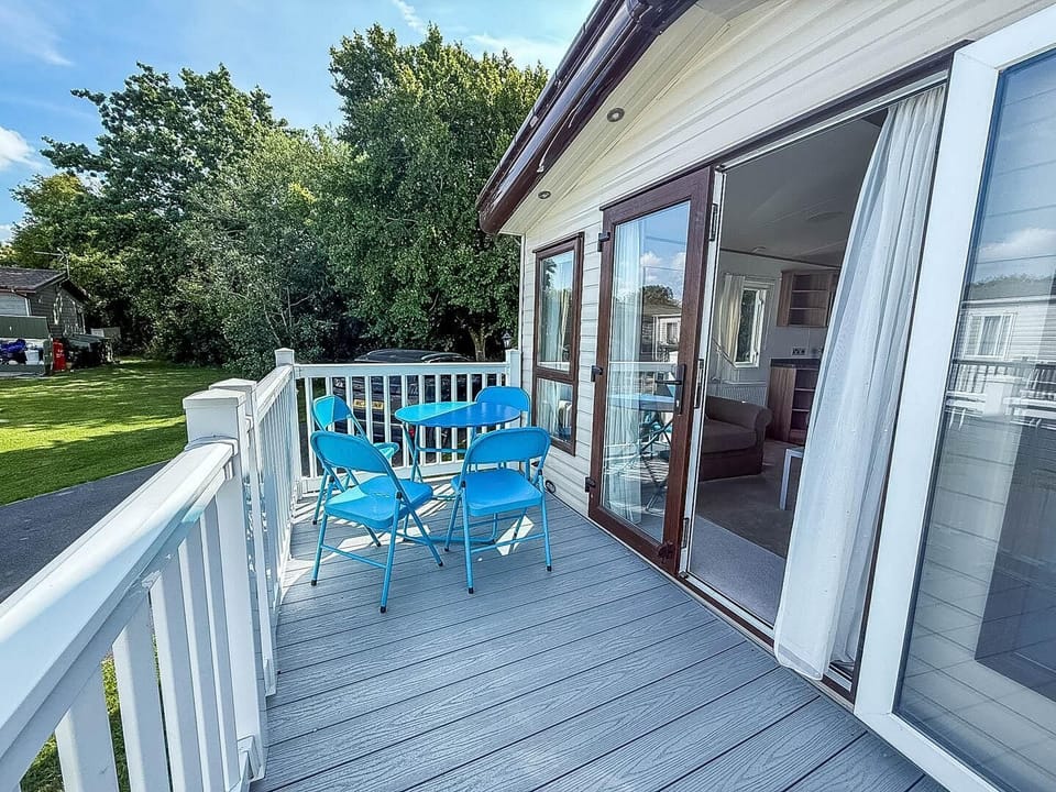Sometimes the best adventures are the ones you don't plan. If you are craving a sudden escape to the coast, 2cHolidays makes securing last-minute bookings at this property located on Carlton Meres Holiday Park effortless.