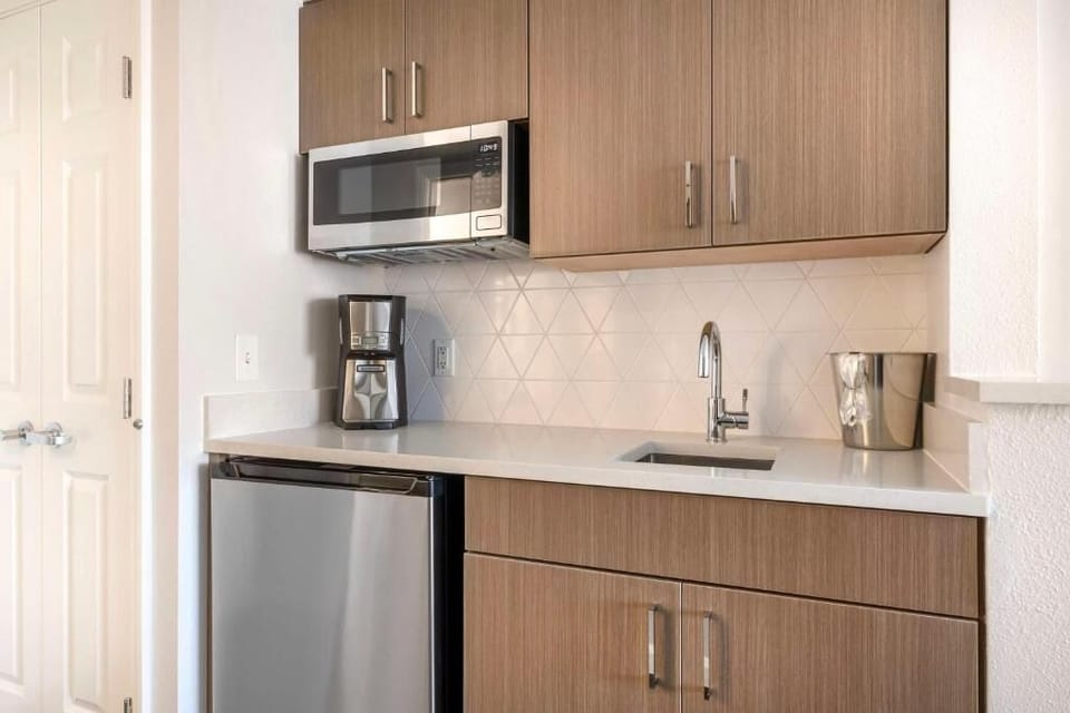 Exact unit will be assigned upon arrival. Views, colors, and decor may vary.