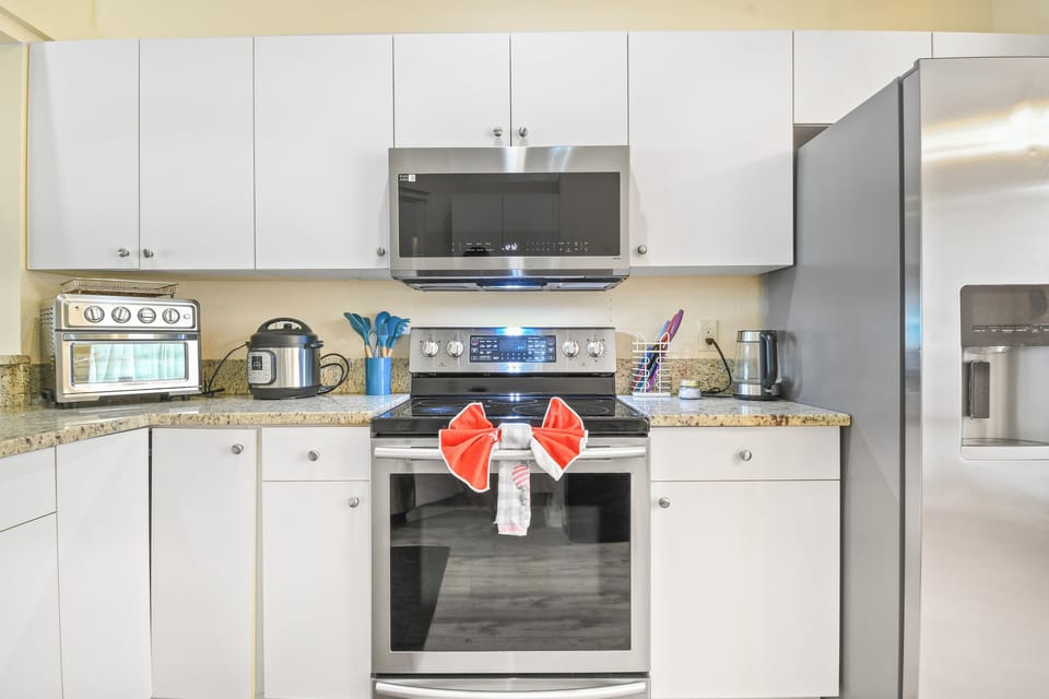 fully equipped kitchen