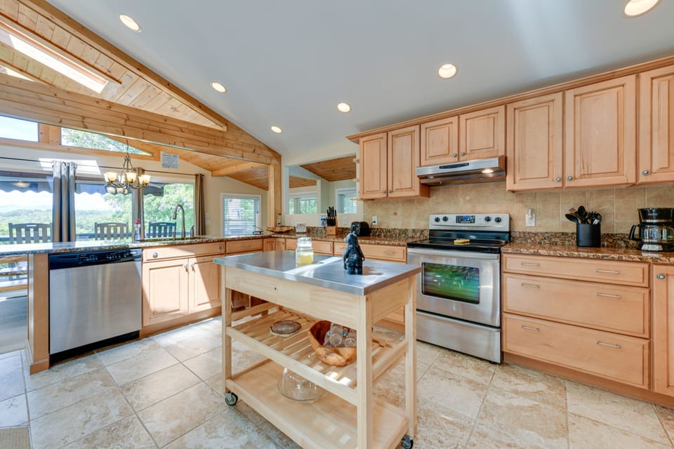 Kitchen | Cooking Basics | Spices | Drip & Keurig Coffee Makers | Main Level