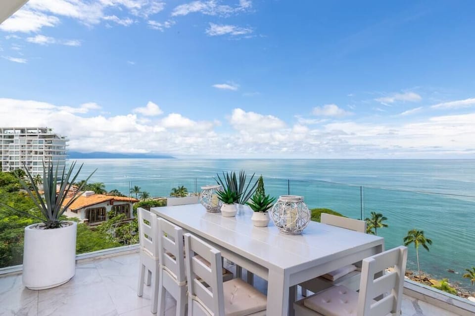 Outdoor Oceanview Dining Table

Virtual tour:
https://www.3d.casa/indah-5d