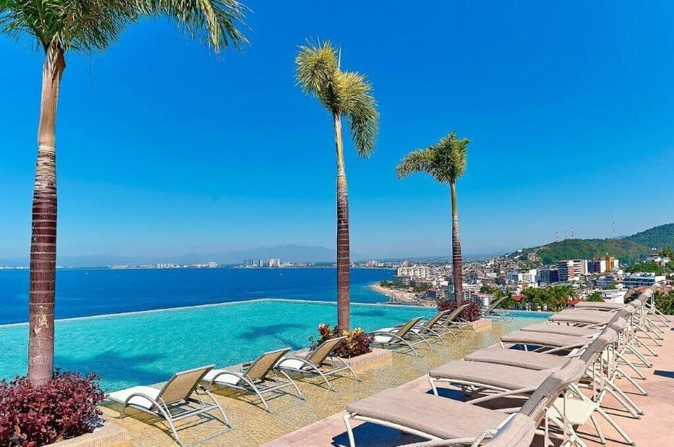 Rooftop Infinity Pool