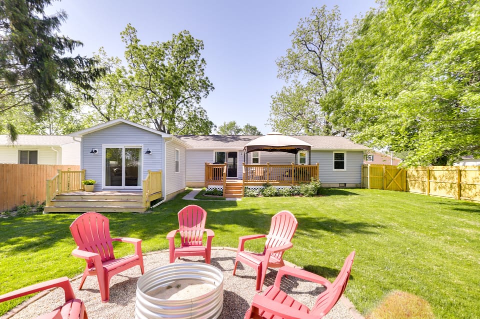 Three Oaks Vacation Rental | 3BR | 2BA | 1,100 Sq Ft | Stairs Required