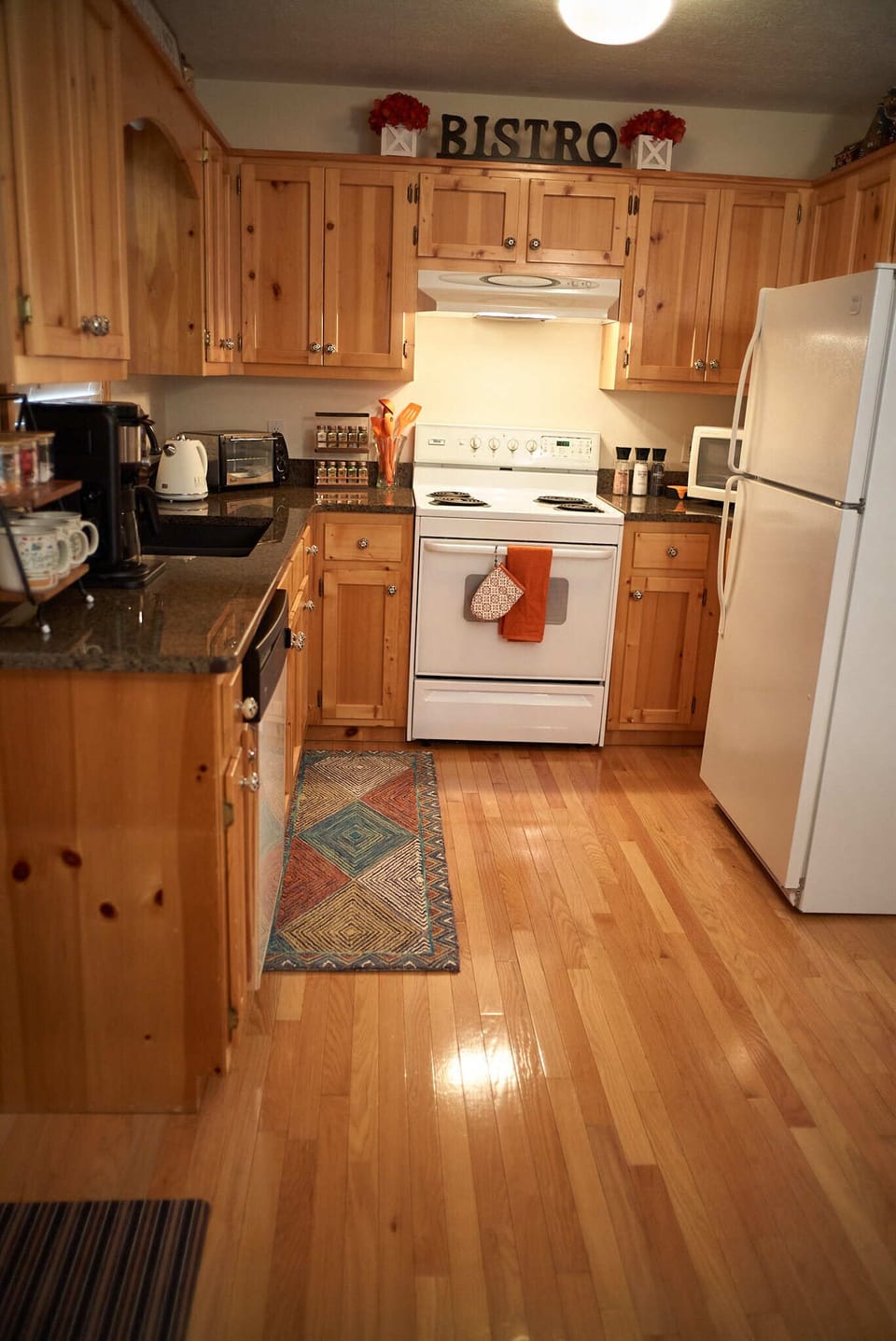 Fully equipped Kitchen, dishwasher, electric stove, full size refrigerator.