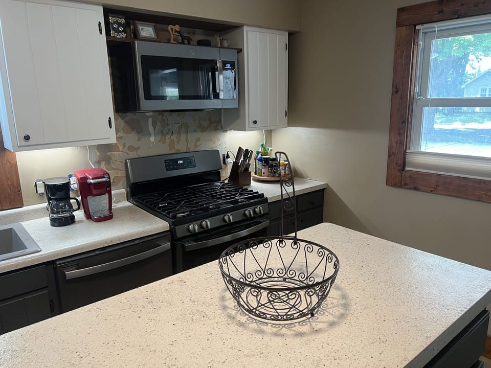 Coffee pot and Keurig. Dishwasher. Gas stove.