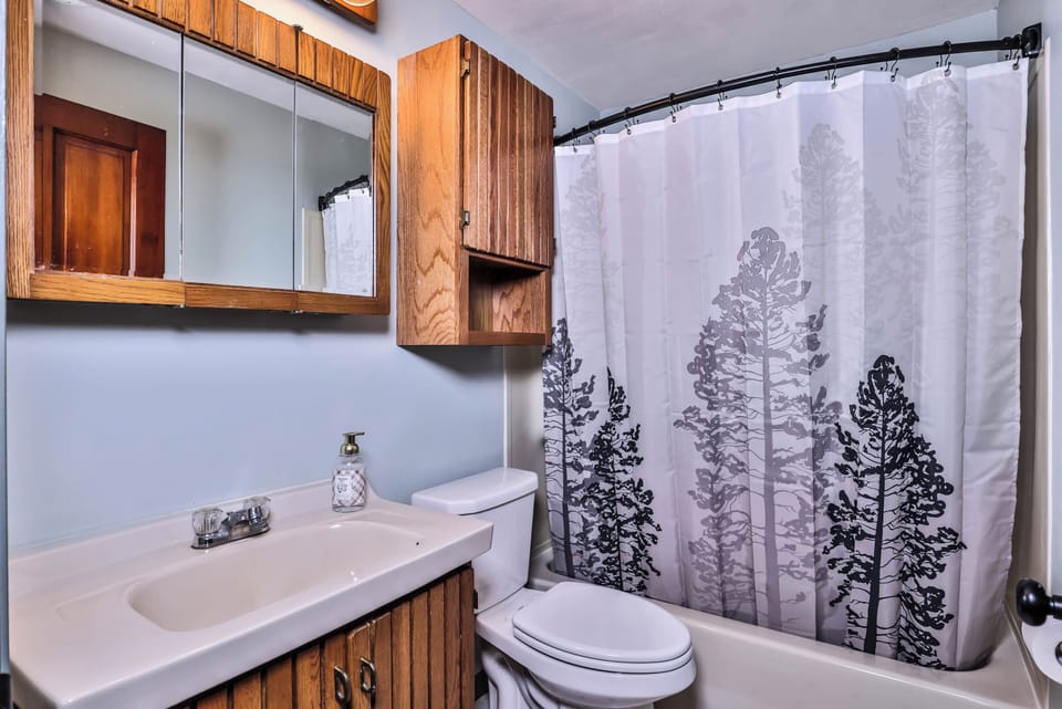 Main floor bathroom with sink, toilet and shower/tub combo.