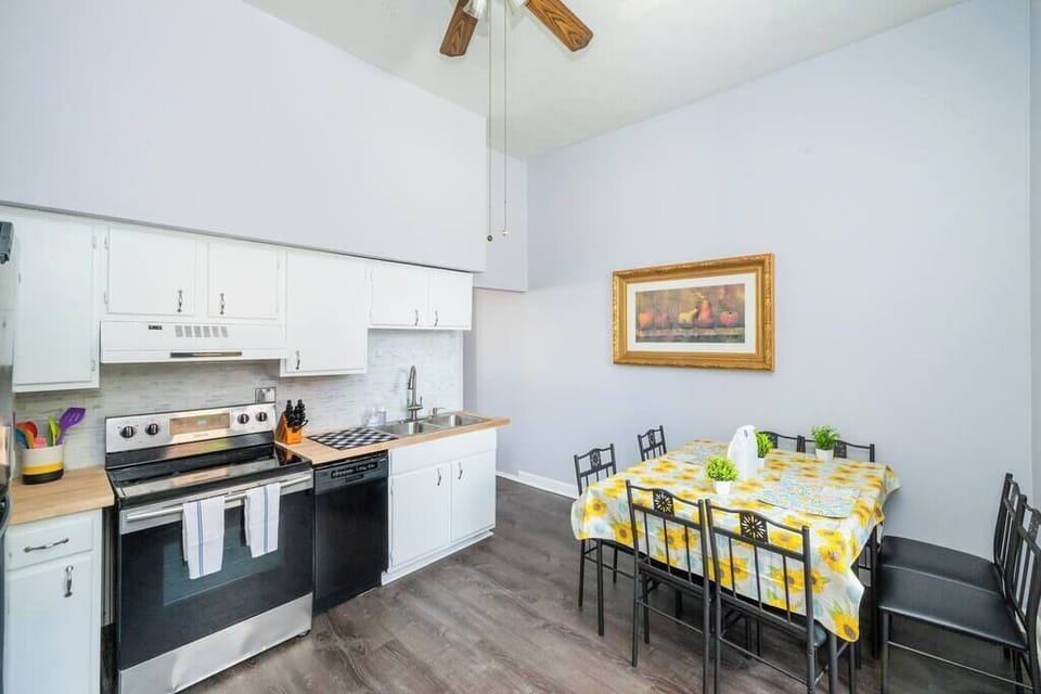 Full Kitchen, very spacious