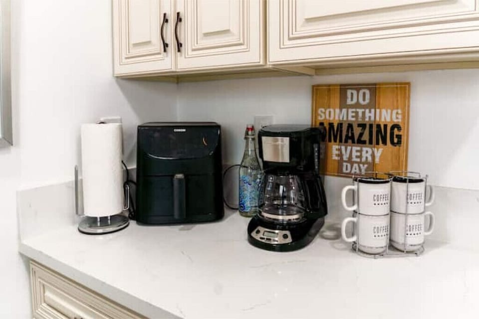 Kitchen amenities