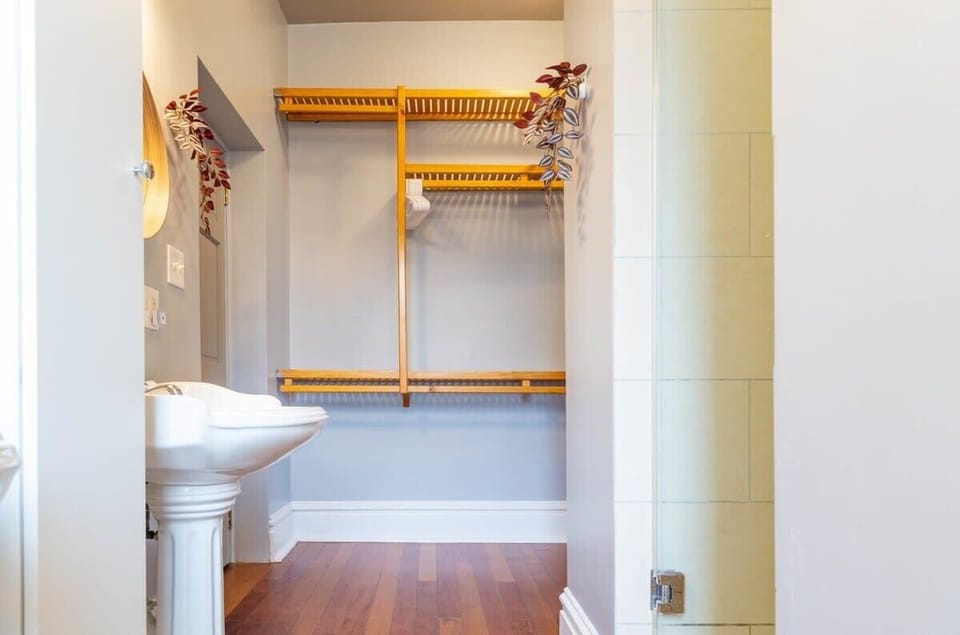 Spacious bathroom with open storage for easy unpacking and a clean, functional layout that makes getting ready effortless. #SpaciousBathroom