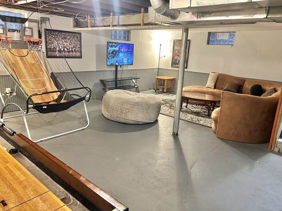 Basement: Shuffleboard, Basketball, ping pong, tv, bean bag chair