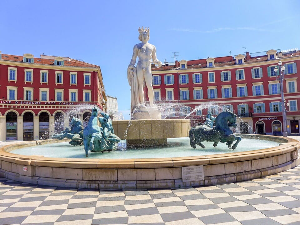 Building, Sky, Daytime, Sculpture, Window, Statue, Water, Urban Design, Fountain, Public Space