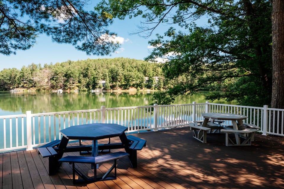 Enjoy lakeside meals and breathtaking views from this spacious picnic area!