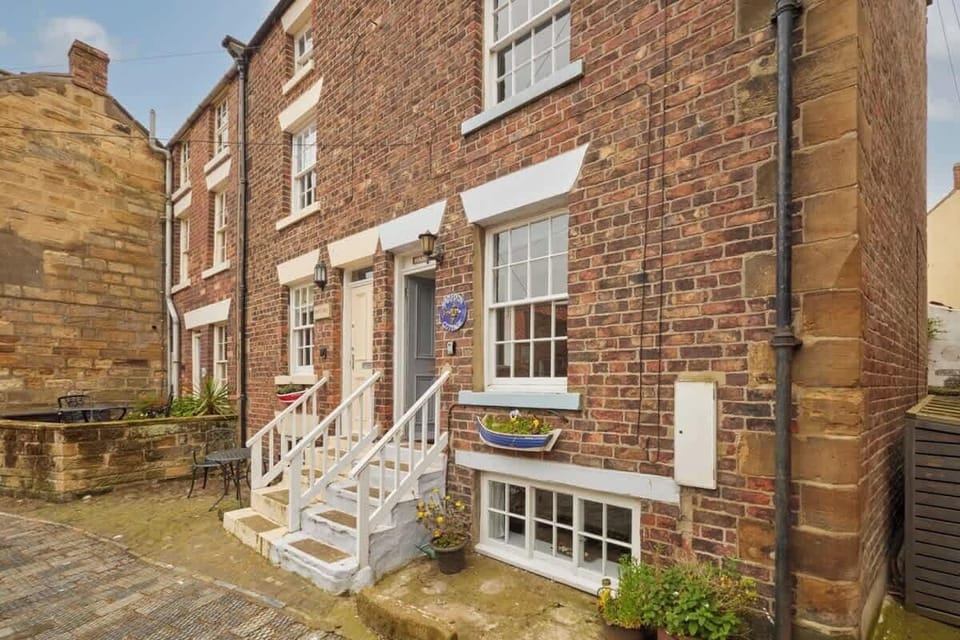 Hampdon Cottage, Staithes - Host & Stay