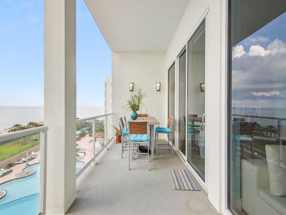 Balcony Dining