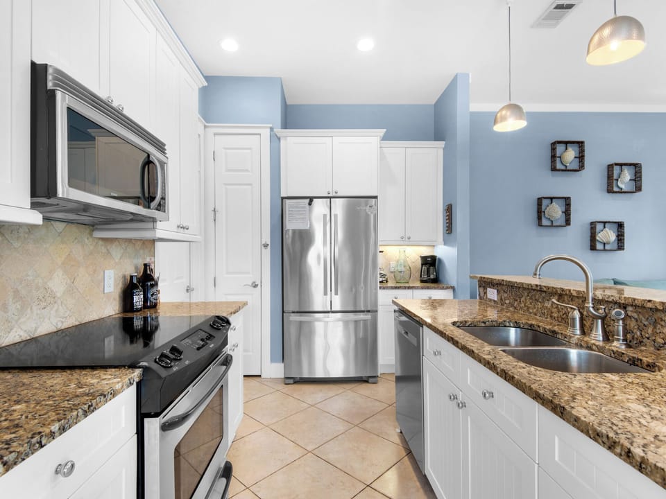 Kitchen with plenty of counter space