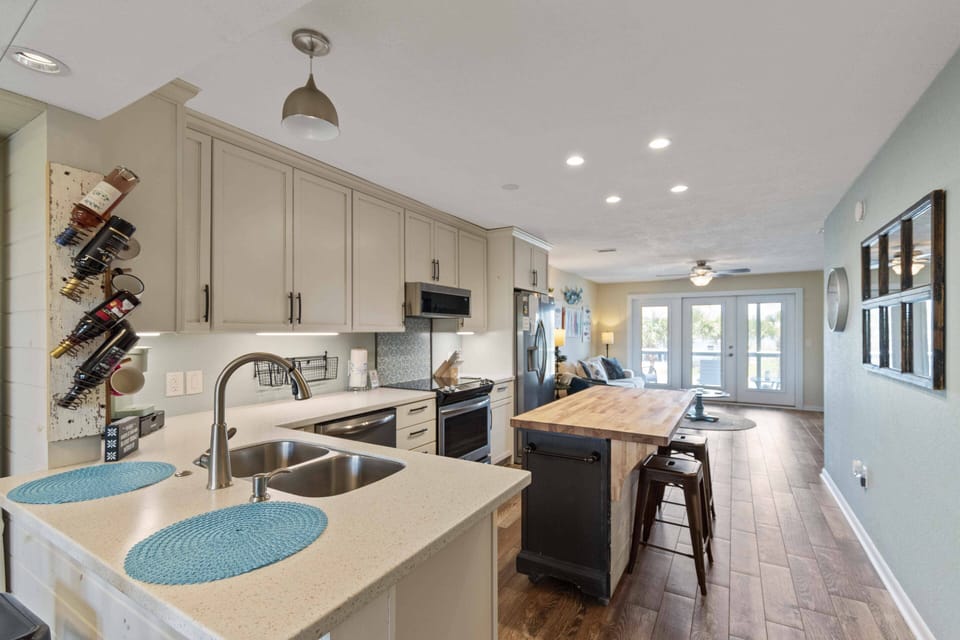 Island and breakfast bar seating