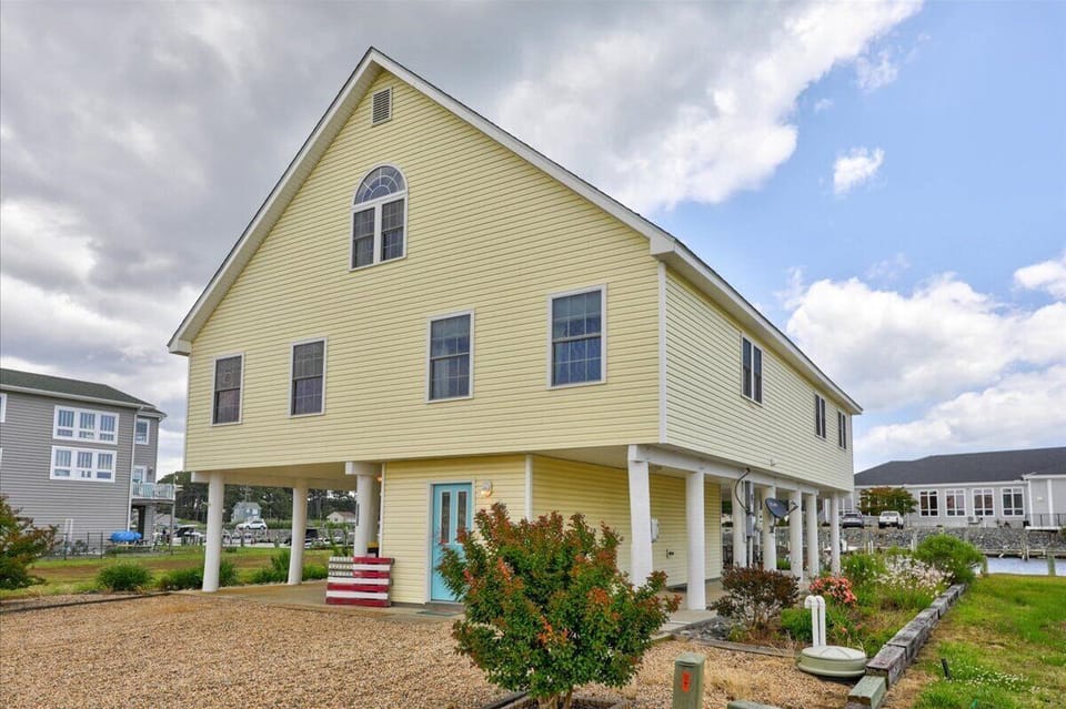 Adorable and Affordable 'Anchors Away' in Captain's Cove Golf and Yacht Club!